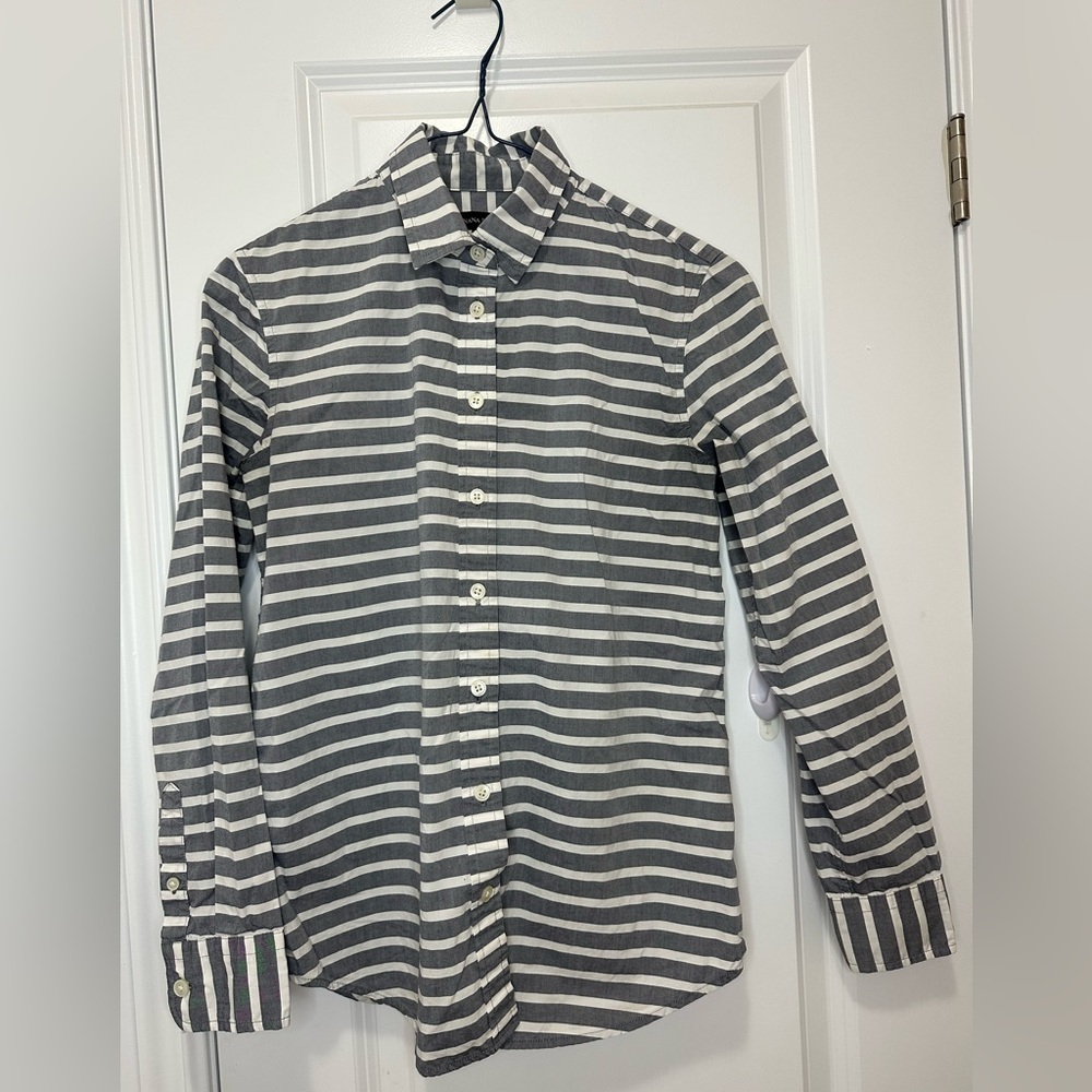 Banana Republic Striped Women’s button up Shirt